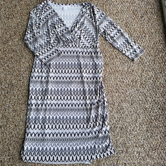 Motherhood Maternity Dresses & Skirts - Medium Black Gray Motherhood Maternity Dress